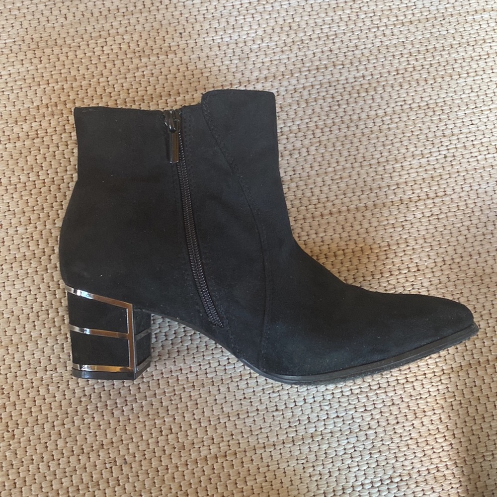 Cloudwalkers by Avenue Size 8 Wide Black Booties - Picture 5 of 17